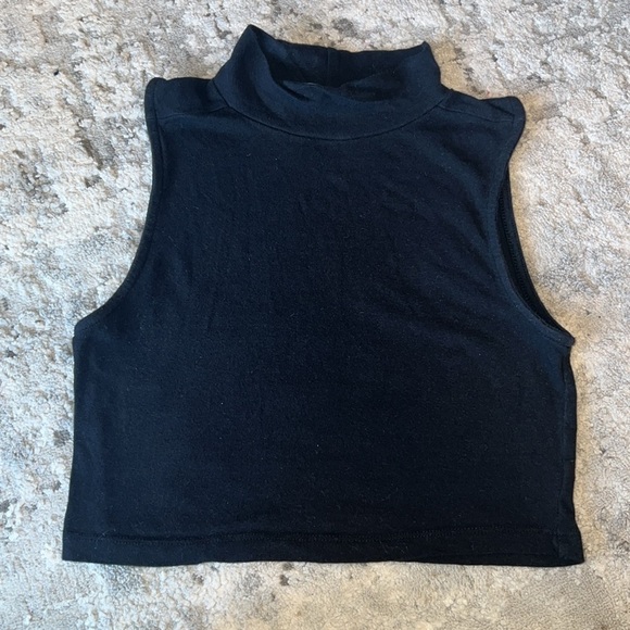 2 for 1 Heart Shape Crop Top & Black Sleeveless Crop Top Size Small - Picture 3 of 3